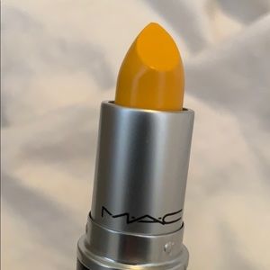 Gold MAC LUSTRE LIPSTICK 3g